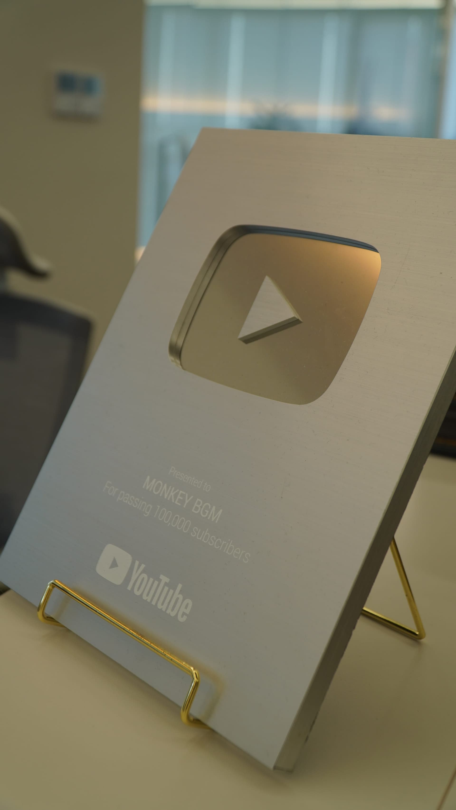 유튜브 실버 버튼 수상 — MONKEY BGM